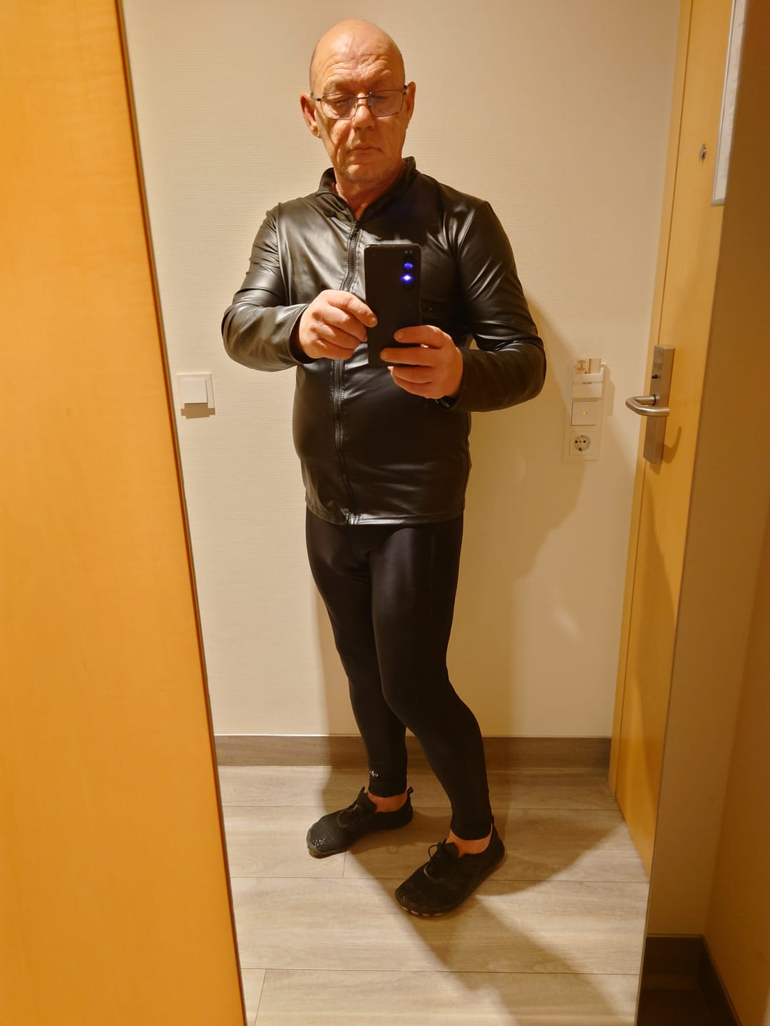 Customer photo review of Elegant Leggings shine men