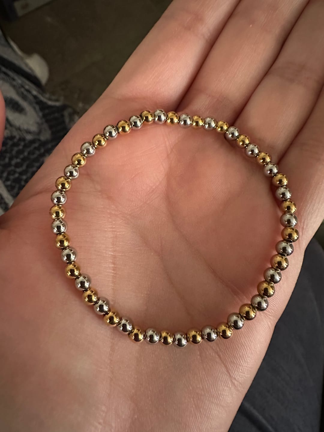 Customer photo review of Pulsera Bolitas Dorado y Plateado