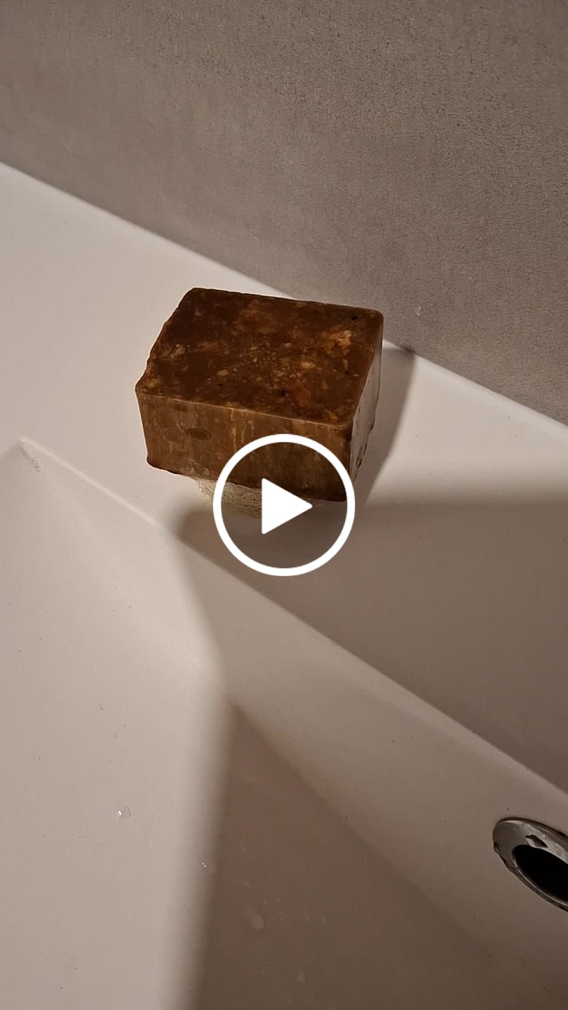 Customer video review of Metsäbiomi Palasaippua Clean Dirt