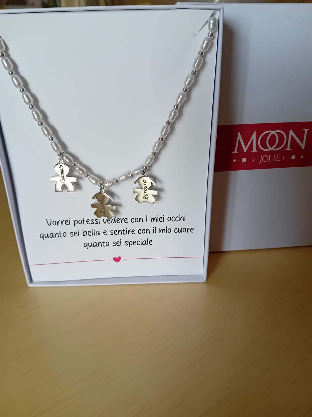 Customer photo review of Girocollo perline con bambini e incisione