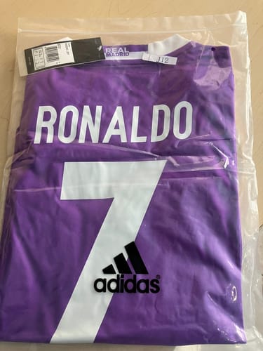 Customer photo review of Real Madrid 16/17 Retro