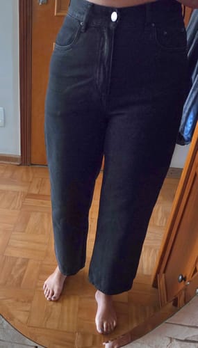 Cristina M. review of Calça Jeans Reta Araçá Preta image 1 out of 3