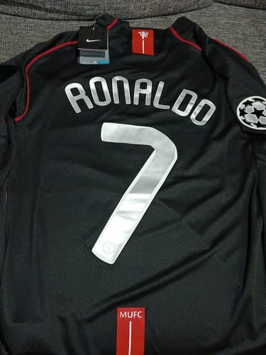 Customer photo review of Manchester United 07/08 Retro Manga Larga