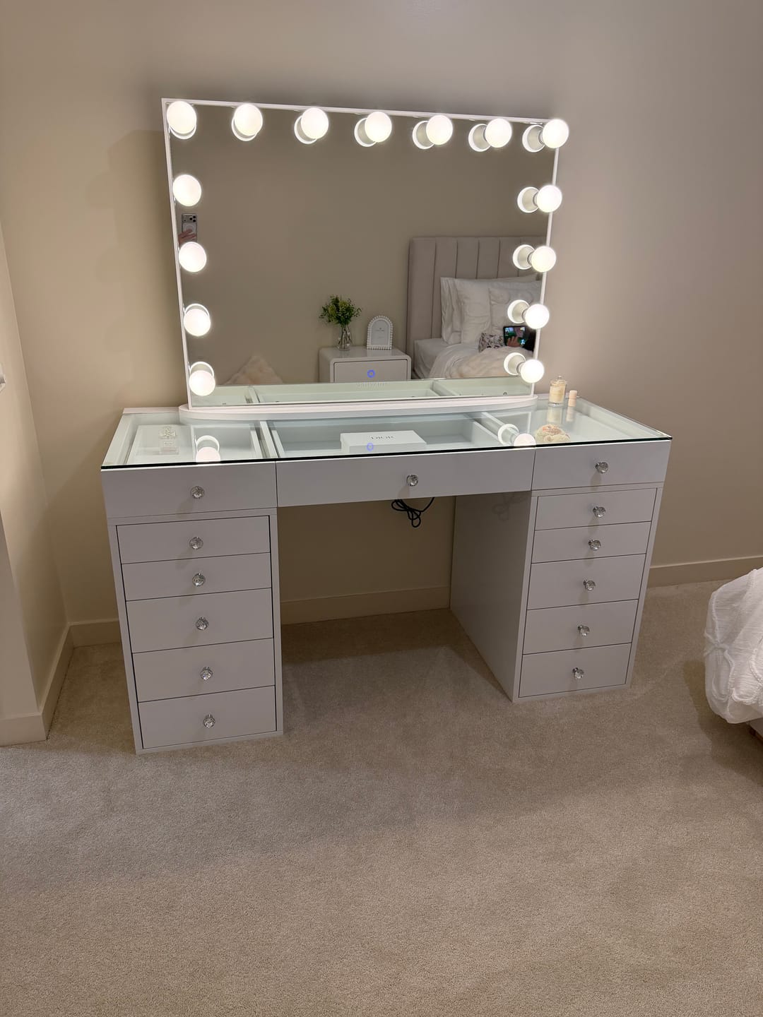 Customer photo review of HIGH QUALITY - MILA Rose Beauty Station + XL YSABEL Hollywood Makeup Mirror with LED Lights