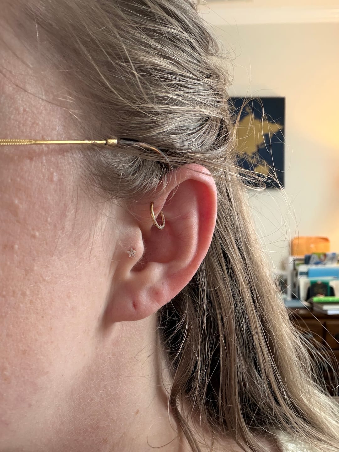 Customer photo review of STELLA Crystal Star Threadless Cartilage Stud