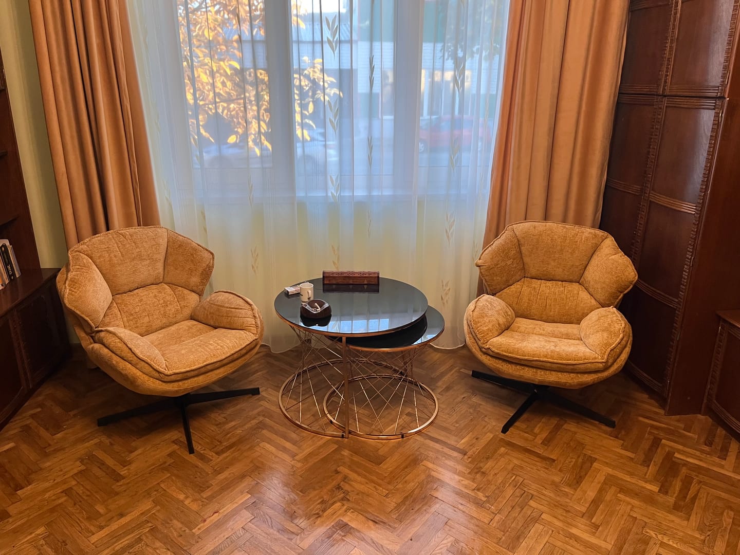 Customer photo review of Fotoliu rotativ BETTY, galben/negru, stofa clasica/metal, 73x87x83 cm