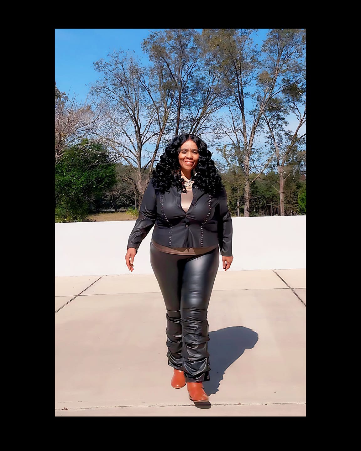 Customer photo review of Sensationnel Curls Kinks & Co Glueless Textured HD Lace Front Wig - Y-PART KINKY WAND CURL 20" - Kinky Edges