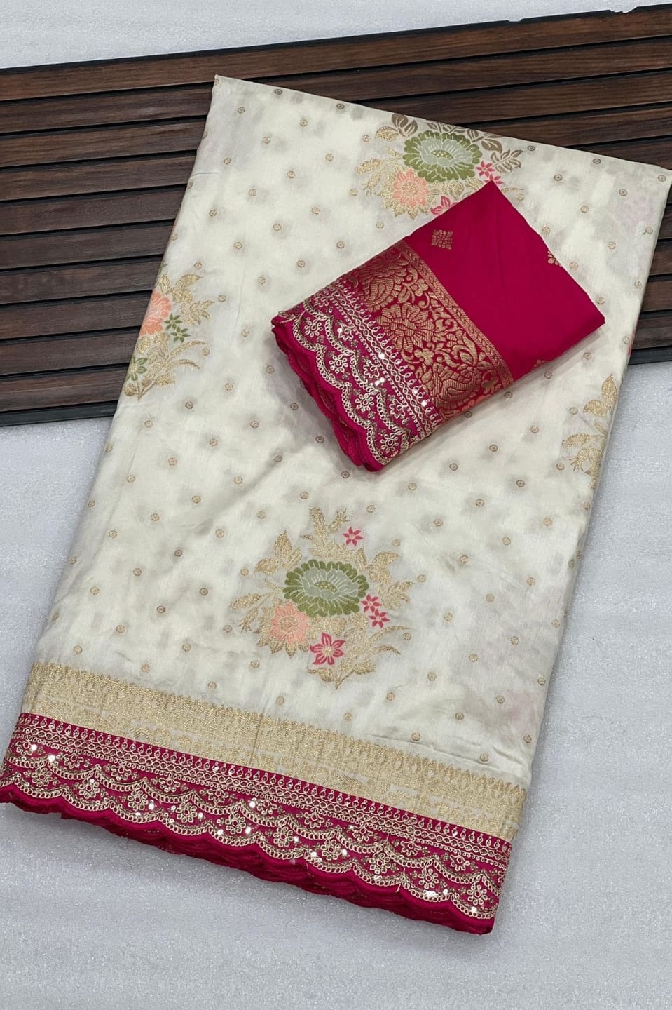 Customer photo review of Classic In My saree Banarasi Dola Silk Saree