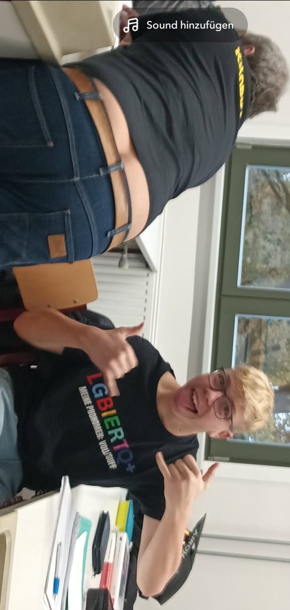 Customer photo review of lgbiertq+ – Lustiges T-Shirt