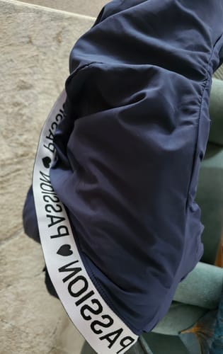 Customer photo review of Uformell hettejakke med snøring med bokstavtrykk