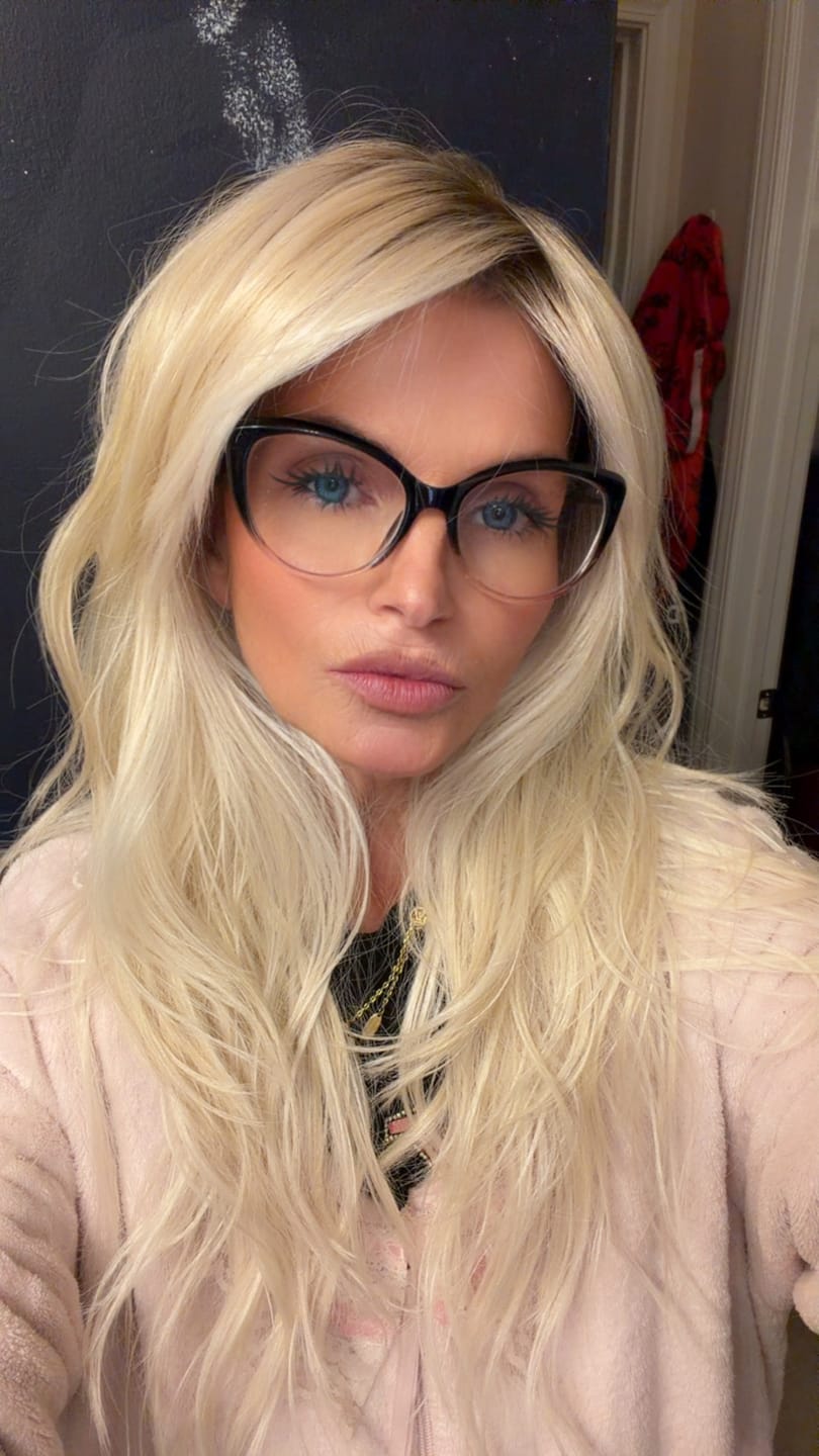 Customer photo review of SWEET ROMANCE - Hollywood Blonde