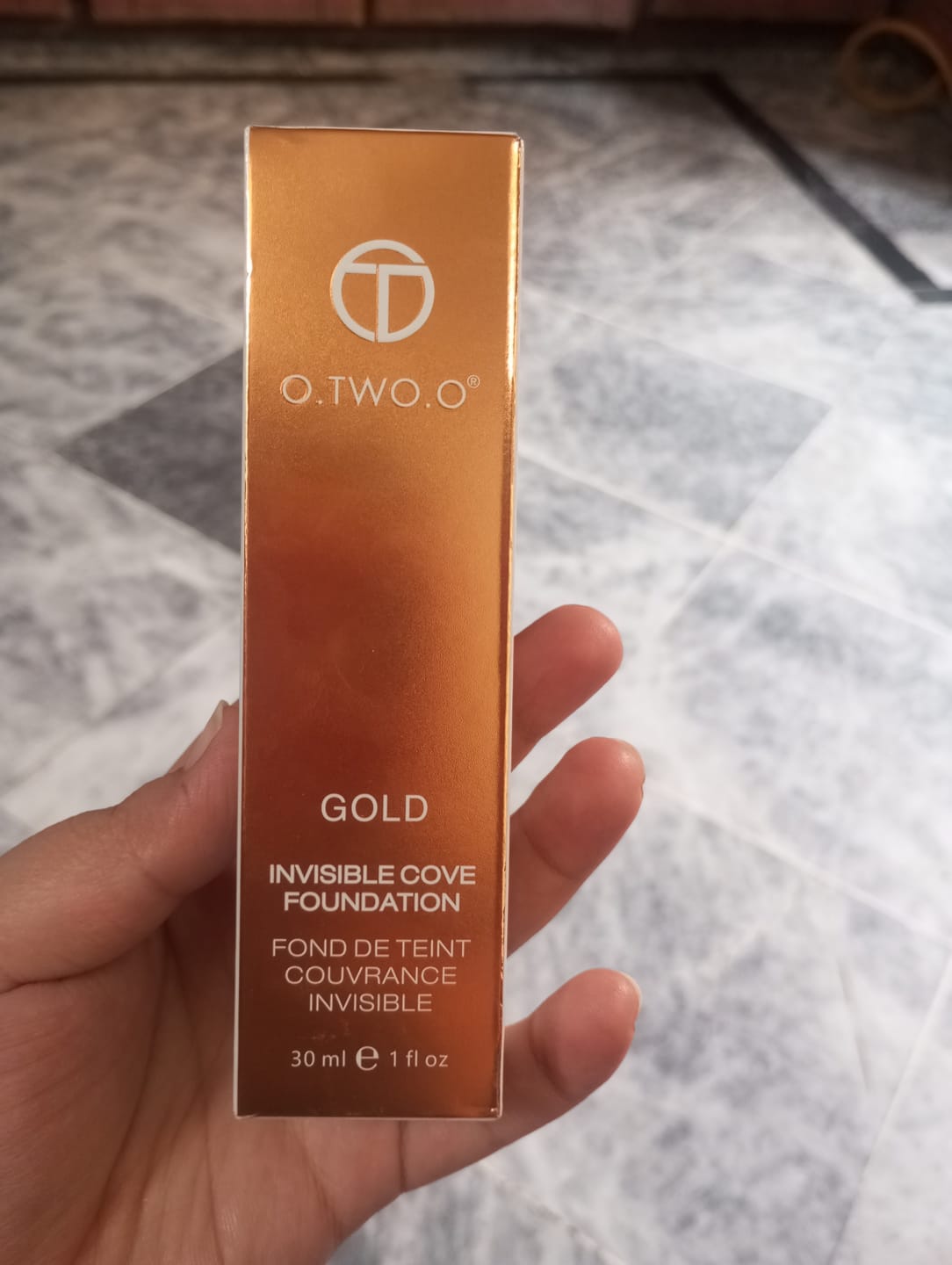 Customer photo review of O.TWO.O INVISIBLE COVER FOUNDATION
