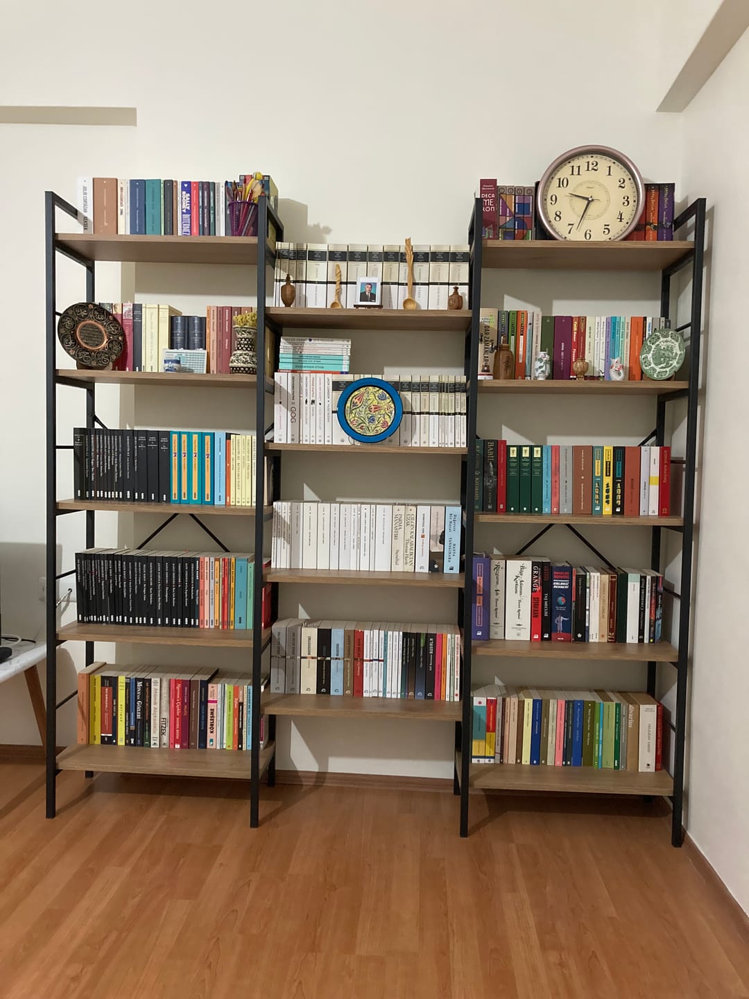 Customer photo review of Rani HC107 Metal 14 Raflı Geniş Kitaplık Ofis Çalışma Odası Çocuk  Odası Sepet Ceviz