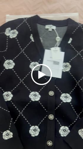 Customer video review of CC 25 Cardigan Black With Flowers Wool 293386