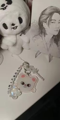 Customer photo review of WAVESTEEᵀᴹ SKZ Inspiration Keychain Mobile