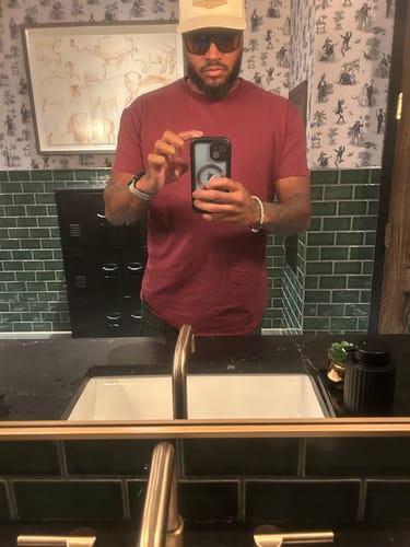 Customer photo review of 021 ESSENTIAL DROP-CUT T-SHIRT - MAROON
