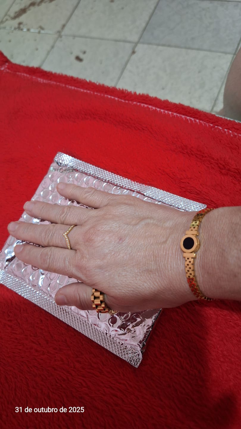 Customer photo review of Anel Trinity Zircônia Banhado em Ouro 18K