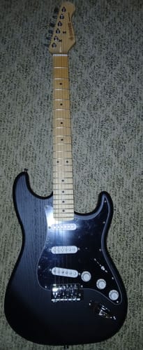 Customer photo review of Donner DST-80 Beginner Electric Guitar