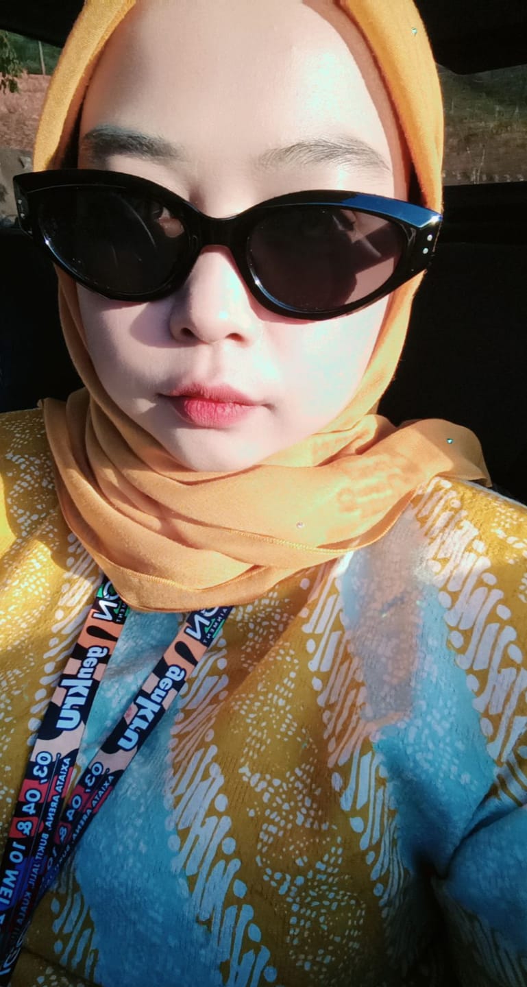 Customer photo review of Kyoto Oval Framed Sunglasses