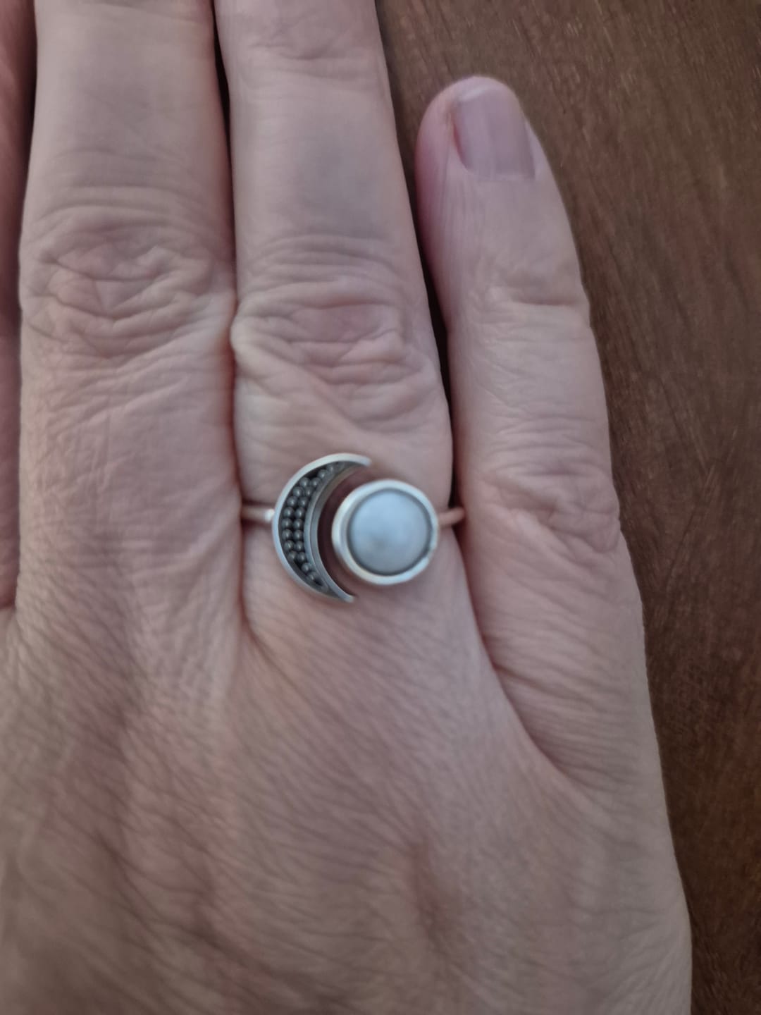 Customer photo review of Bague Ajustable "Séléné" en Pierre de Lune