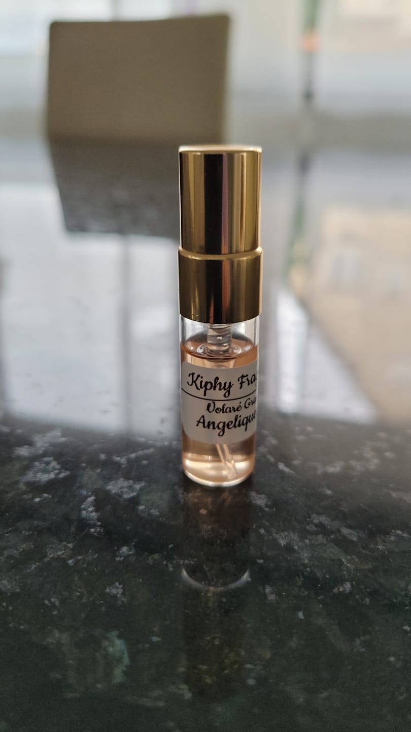 Customer photo review of Volaré Angelique Noir 3 ml Probe