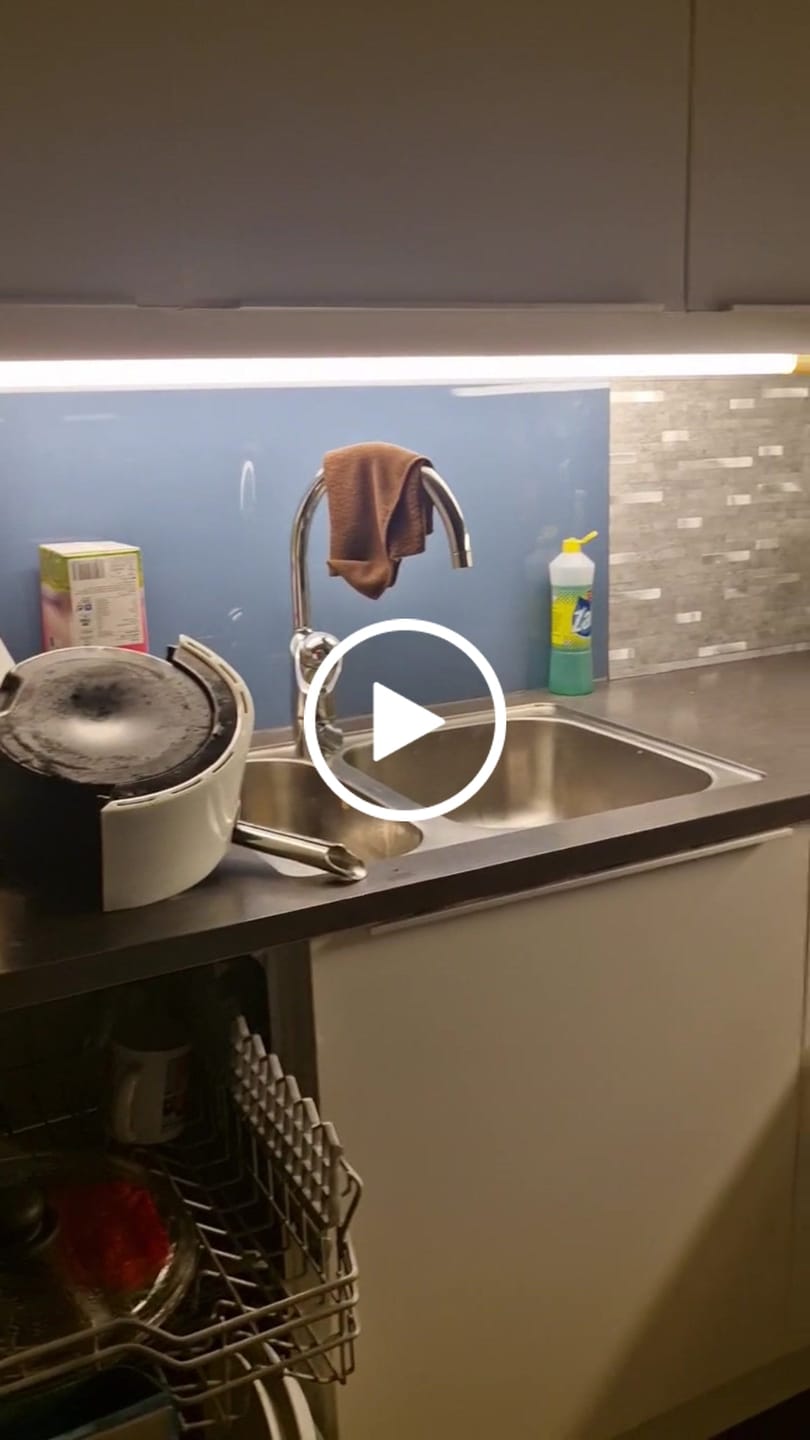 Customer video review of Stein lys grå selvklebende veggfliser