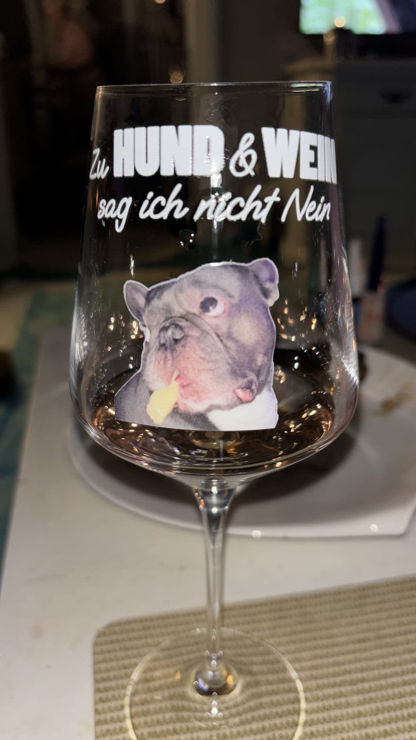 Customer photo review of Zu Hund und Wein sag ich nicht nein - Individuelles Weinglas