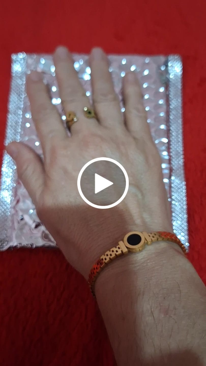 Customer video review of Bracelete Hera Pedra Onix Banhado em Ouro 18K