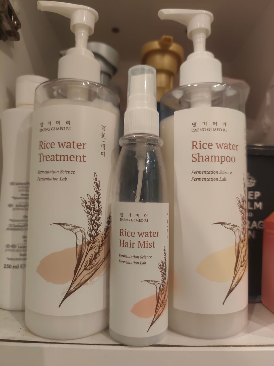 Customer photo review of Изглаждащ шампоан против косопад за увредена и хвърчаща коса DOORI Перлен Блясък Rice Water Shampoo