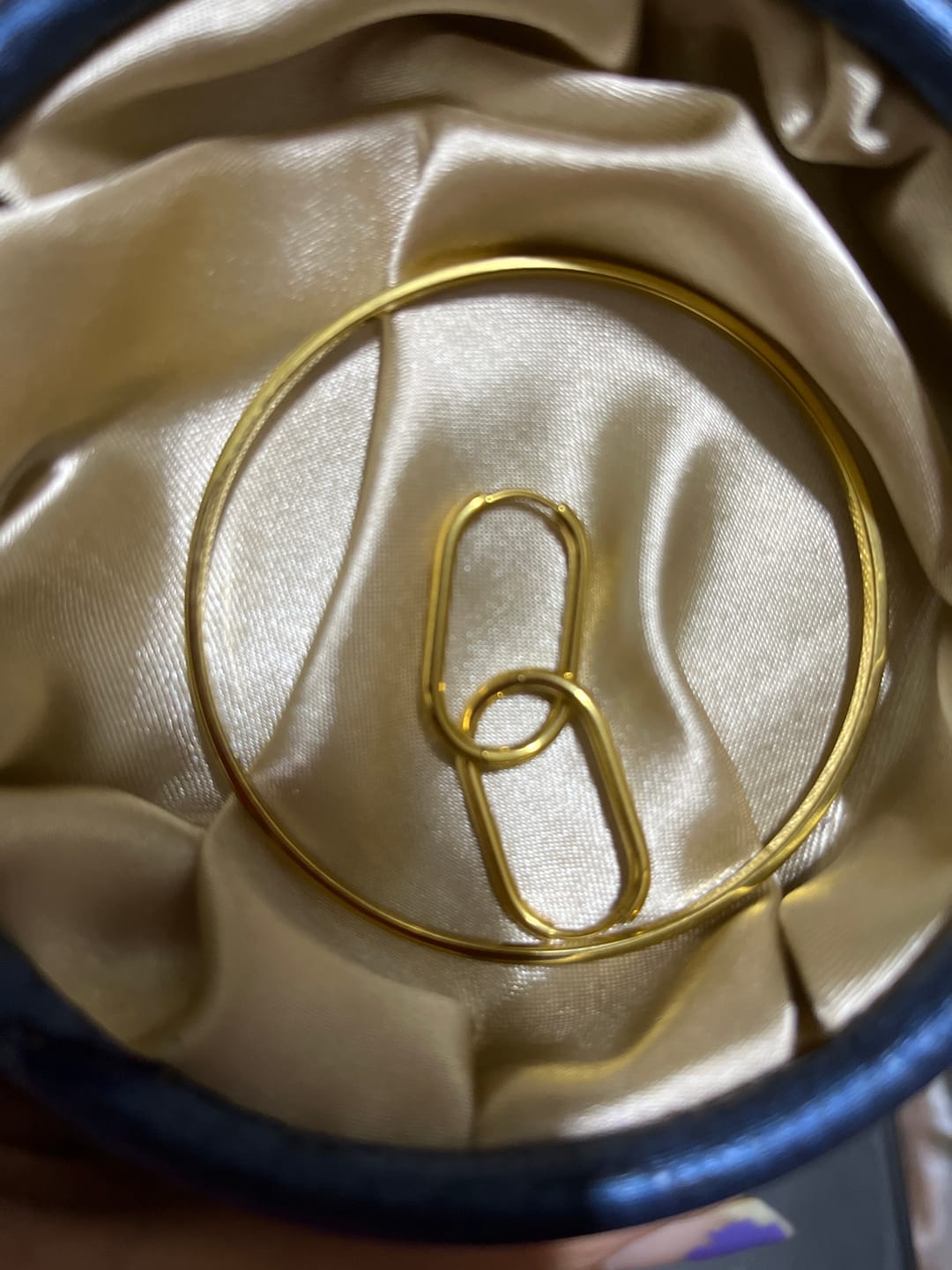 Customer photo review of Plain Oval Hoop Earrings