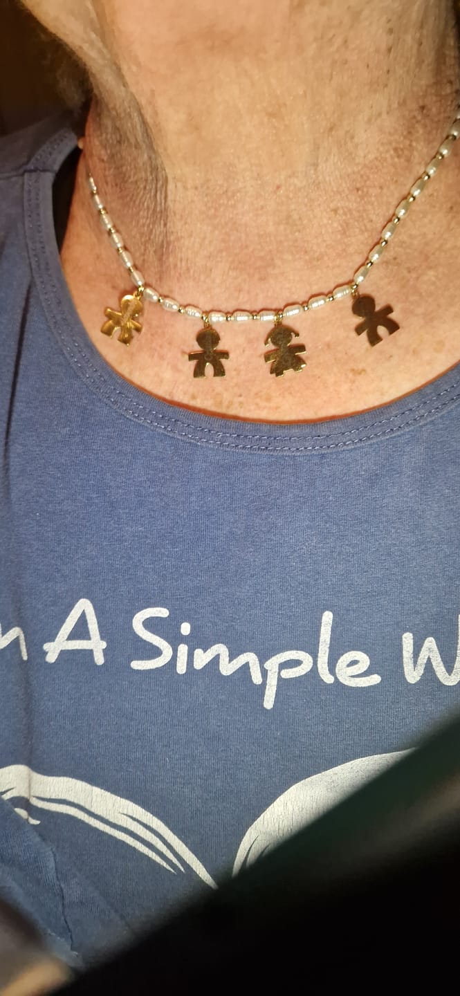 Customer photo review of Girocollo perline con bambini e incisione