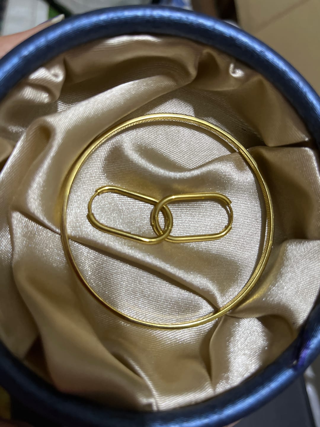Customer photo review of Flat Wire Bangle Bracelet