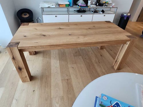 Customer-installed e15 BIGFOOT table in a dining setting.