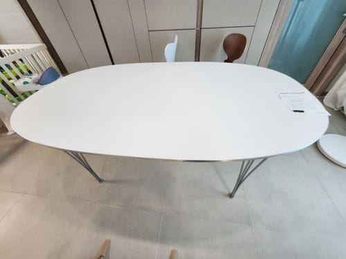 Customer photo of tabletop and base detail
