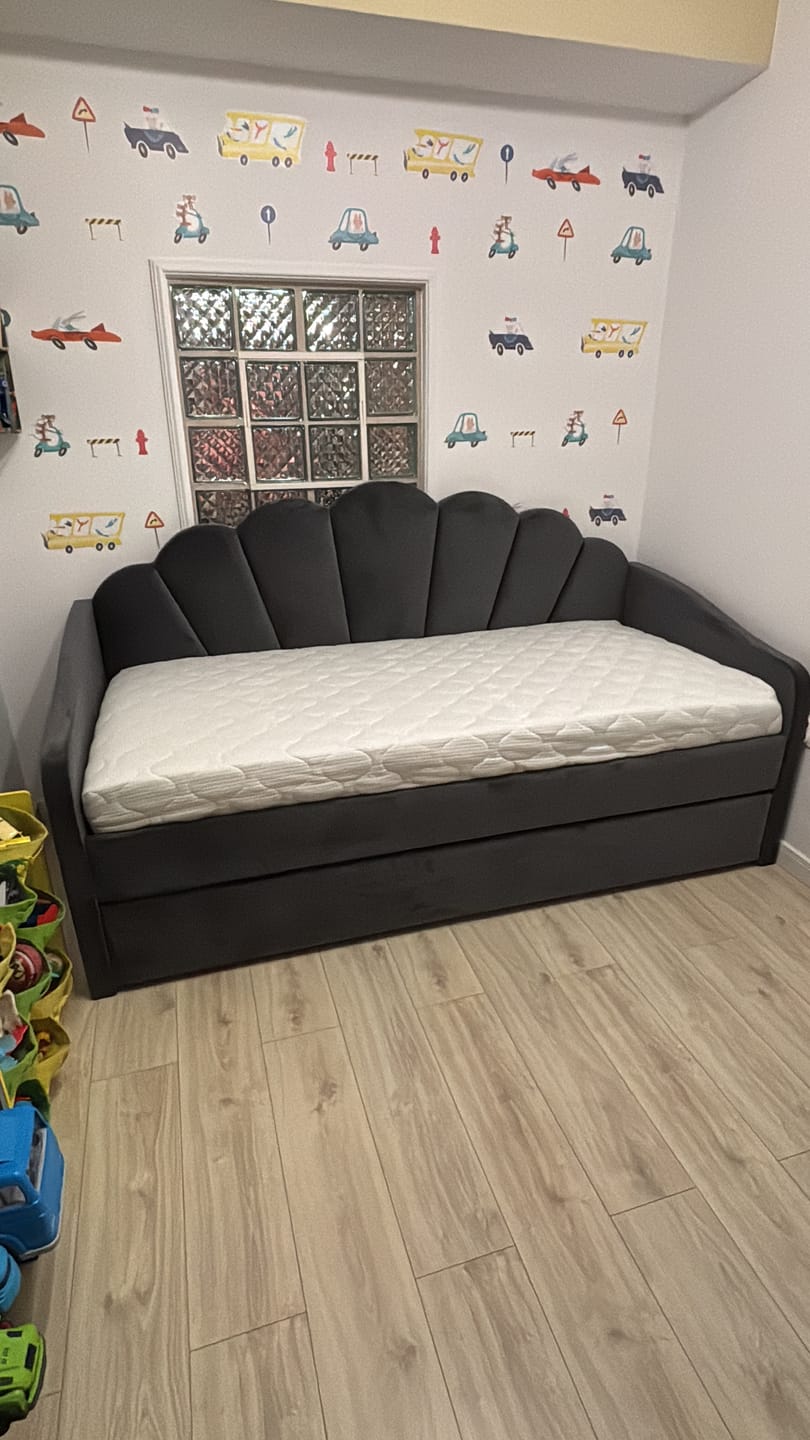 Customer photo review of Pat BELLA 90x200, stofa catifelata gri - Bluvel 14, cu somiera si suprafata de odihna suplimentara