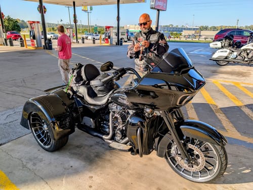 Customer photo review of HR3 Vivid Black Vented Lower Fairing Kit With 6.5" Speaker Pods For Harley Touring models 2014-2024