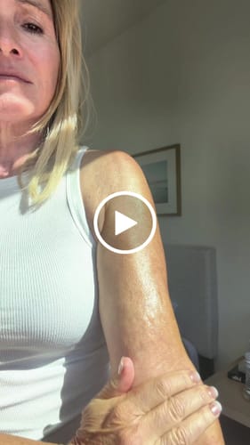 Customer video review of Besque™ Magic Body Oil - 100ml