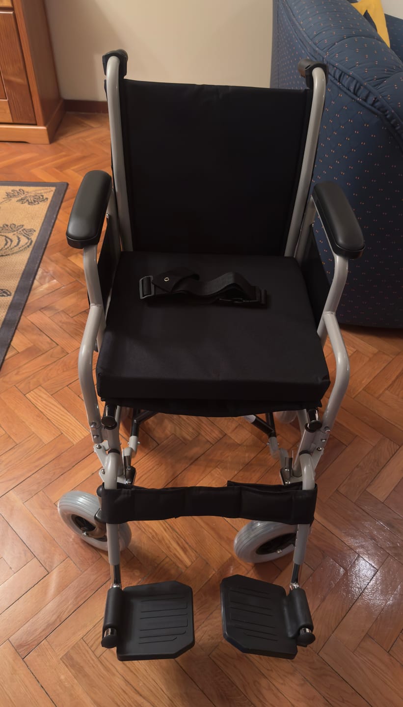 Customer photo review of Cadeira de Rodas de Trânsito YK9032-1