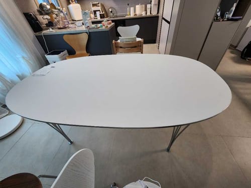 Customer photo of installed Fritz Hansen SUPERELLIPSE B616 table