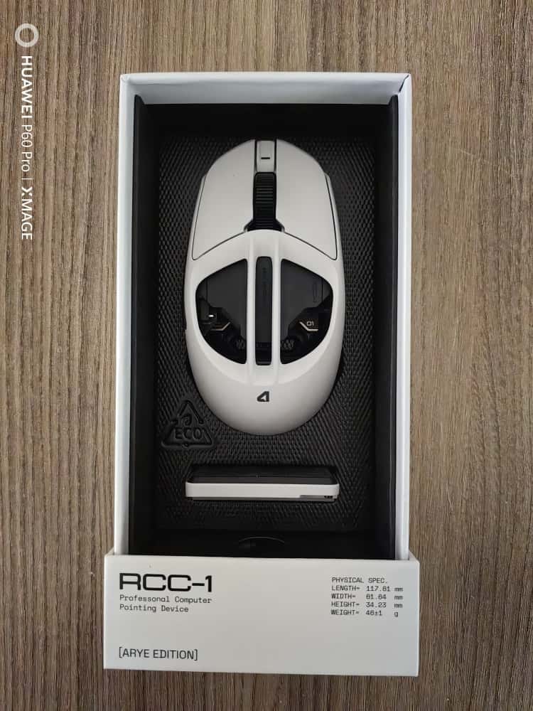 Customer photo review of ARYE RCC-1 Karbon Fiber Wireless Mouse