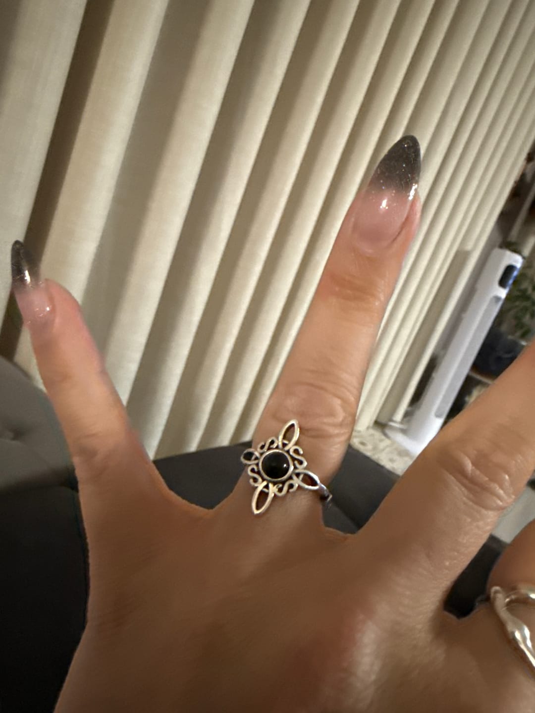 Customer photo review of Bague Ajustable "Énergie Mystique" - Noeud de Sorcière & Obsidienne