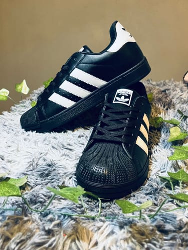 Customer photo review of Tenis Superstar Negro Blanco