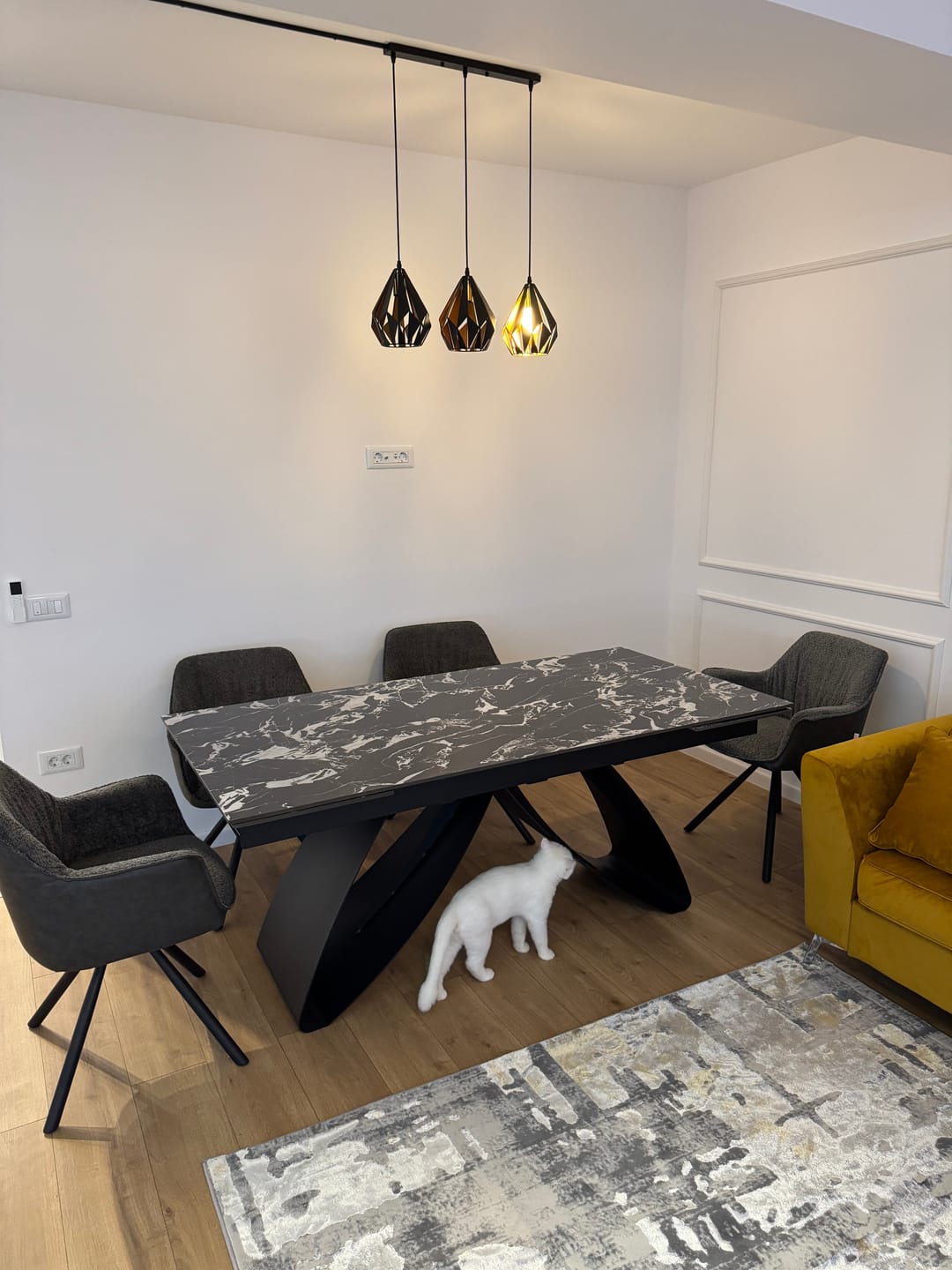 Customer photo review of Masa extensibila HILARIO, negru, piatra sinterizata/metal, 180/260x90x75 cm