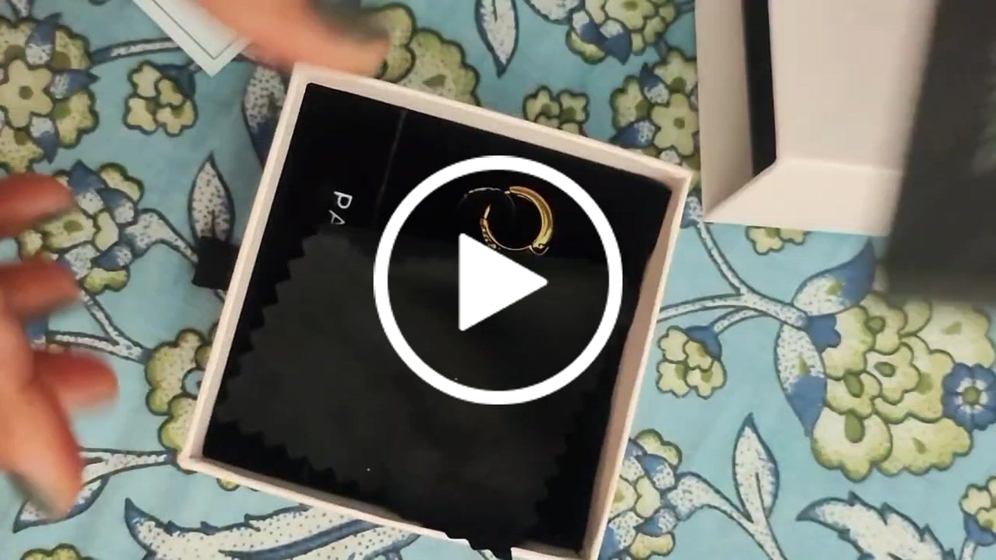 Customer video review of GleamLine Minimal Hug Hoops