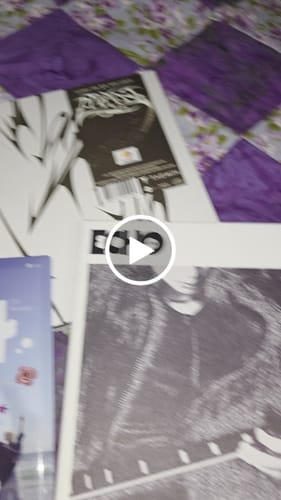 Customer video review of K-POP RANDOM BOX