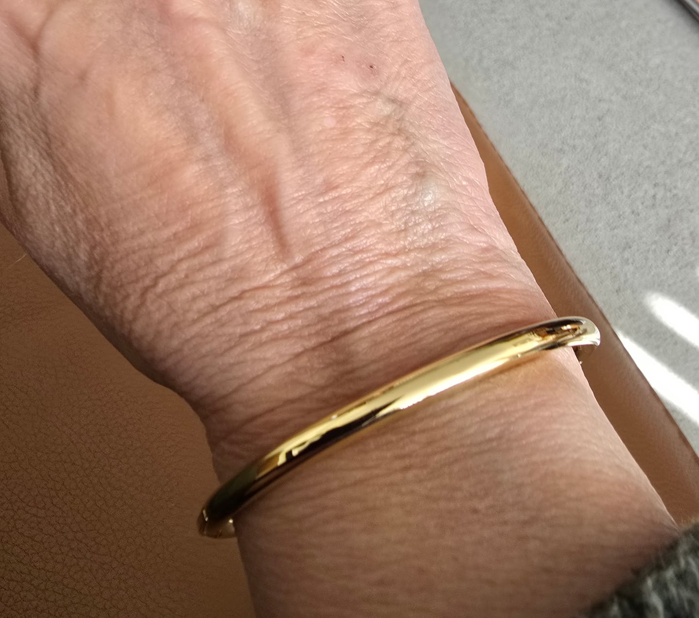Customer photo review of Classic Oval Bangle
