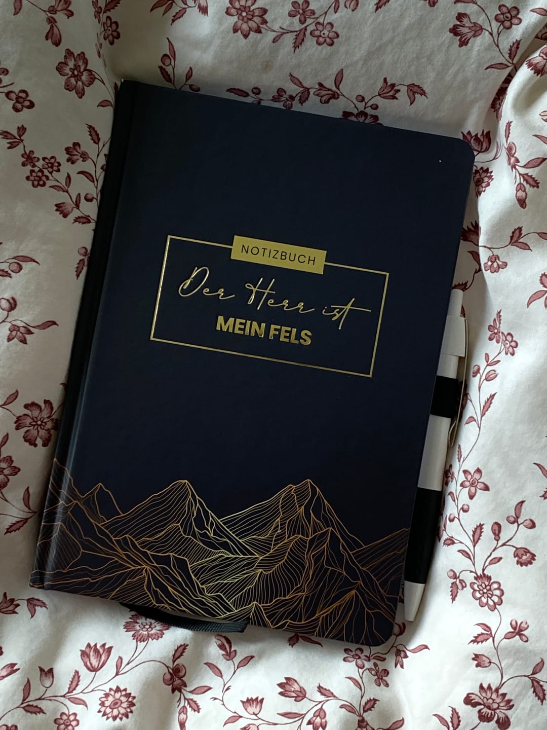 Customer photo review of Notizbuch "Der Herr ist mein Fels" · A5 · Hardcover mit Goldglanz Prägung