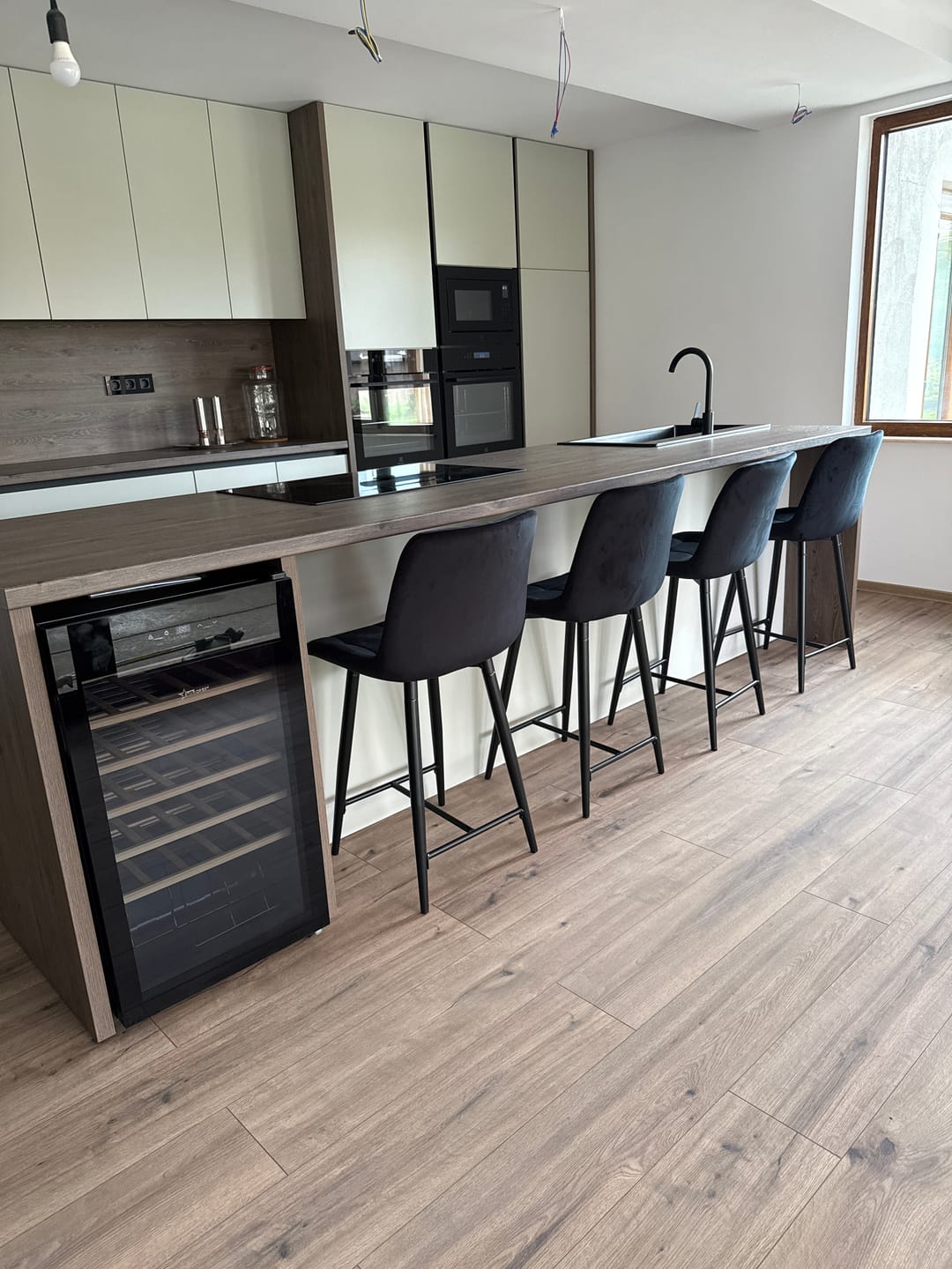 Customer photo review of Scaun bar CHIC H-2, negru, stofa catifelata/metal, 45x37x92 cm