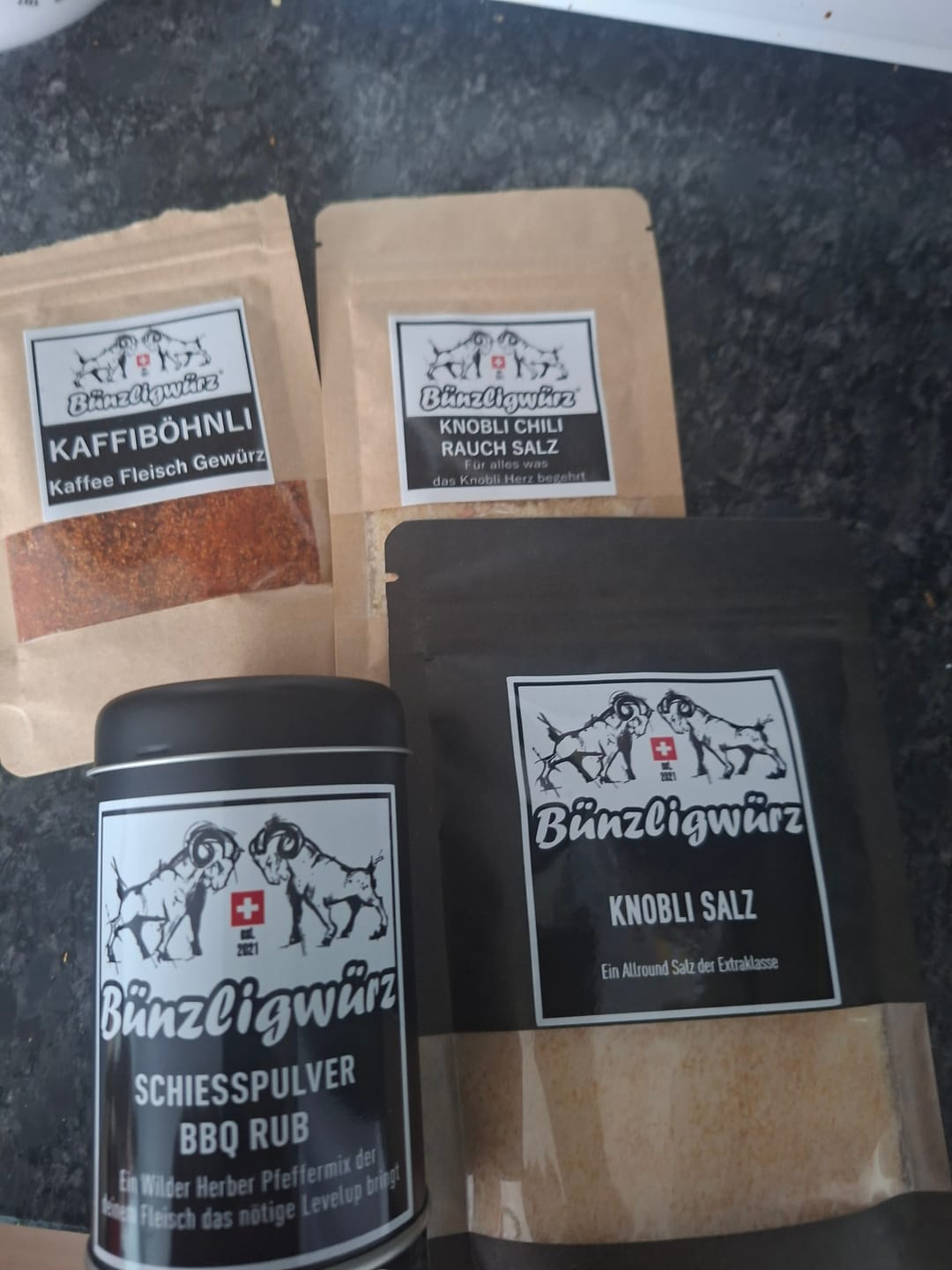 Customer photo review of Schiesspulver BBQ Rub - Hier Schiessen vier Pfeffersorten und ein Kick Chili auf dein Grillgut