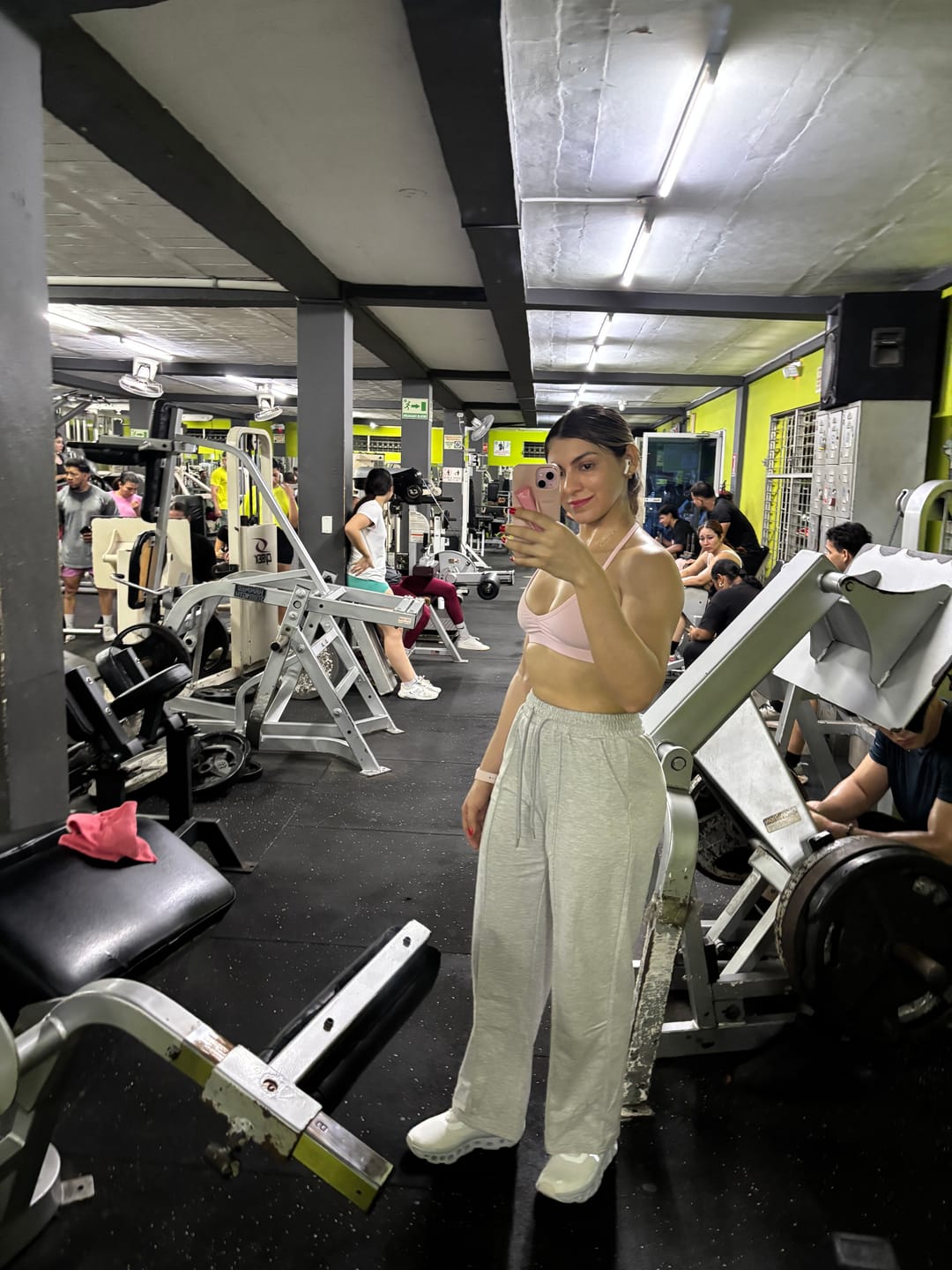 Customer photo review of W335 URBAN V-NECK BRA Fall 24'